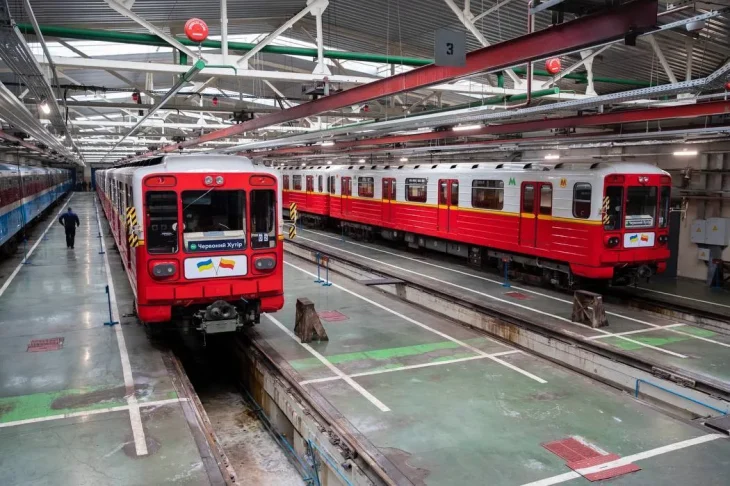 У метро Києва з’явилися новітні вагони: де запустили рух (Фото)