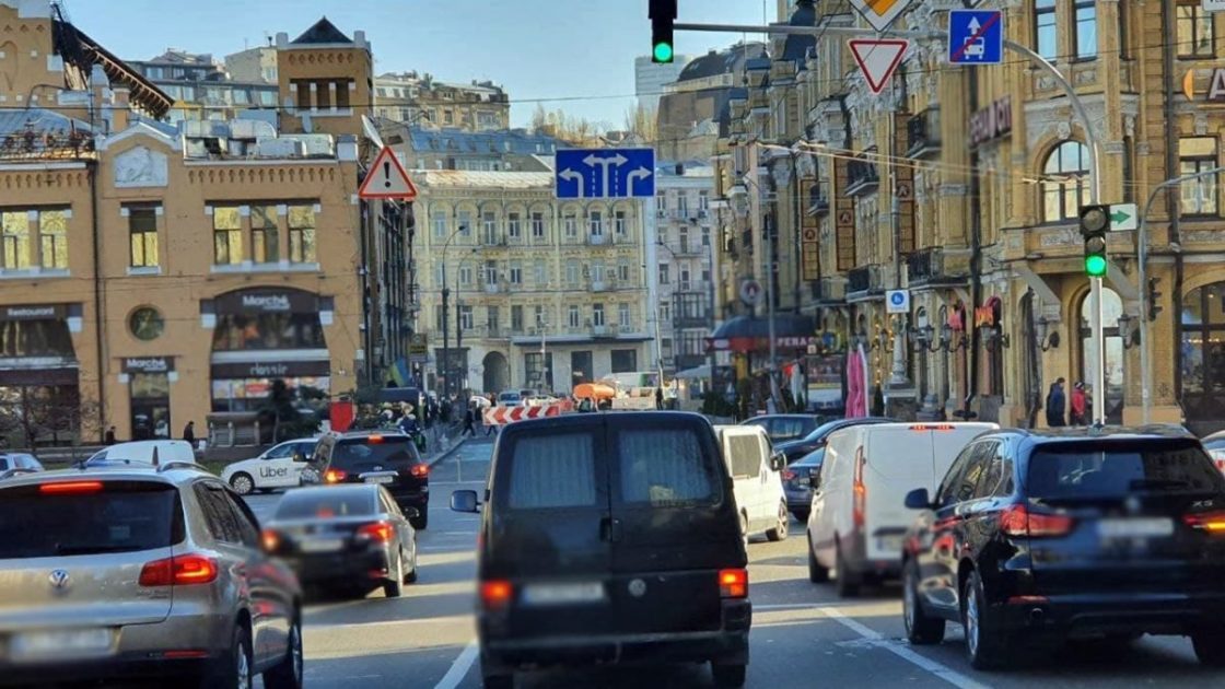У Києві кардинально змінили проїзд транспорту: що потрібно знати мешканцям