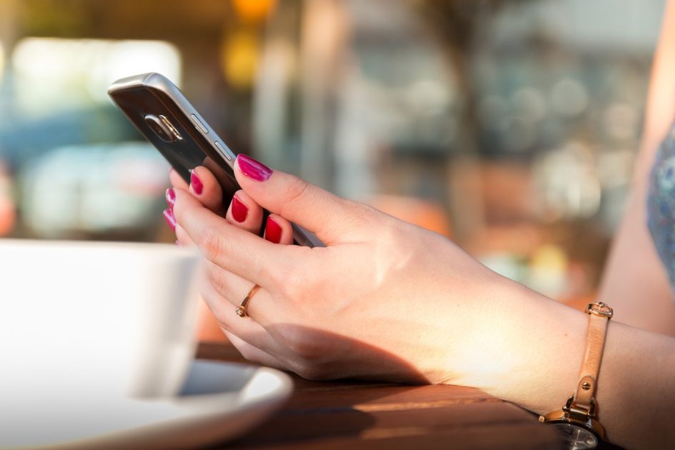 Смартфоны в повседневной жизни: как технологии изменили подход к коммуникации и здоровью