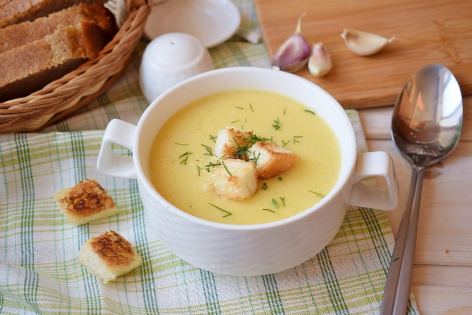 Смачний та легкий суп-крем із кабачків: підійде для схуднення або для дитячого меню