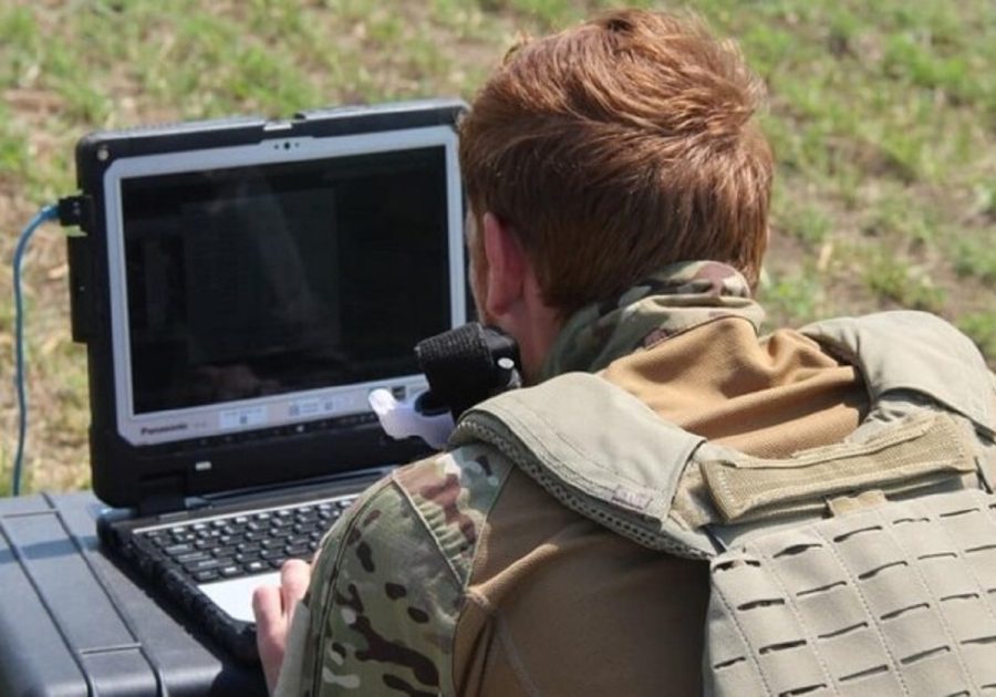 Підприємець продав ноутбуки для військових за завищеними цінами