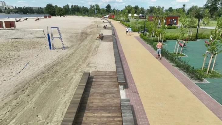 На облаштування Оболонського острову продовжують витрачати кошти (ФОТО)