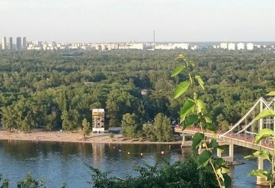 На Трухановому острові виявили сміттєзвалище небезпечних відходів (ФОТО)