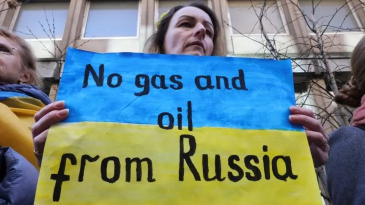 Україна від 1 січня припинить транзит газу з Росії. Що це означатиме?