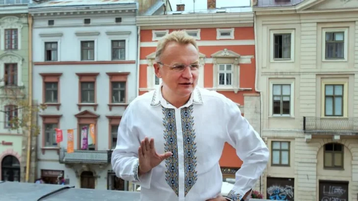 Садовий вимагає посилити контроль за продажем алкоголю у Львові під час комендантської години
