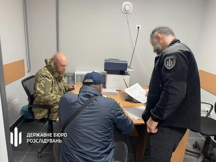 Полковника медслужби звинувачено у схемі нарахування виплат дружині