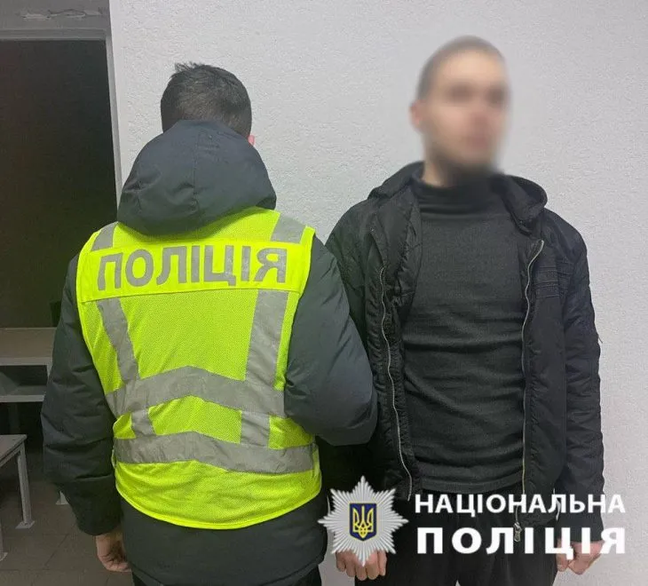 У Києві поліцейські повідомили про підозру двом зловмисникам, які побили військового через борг