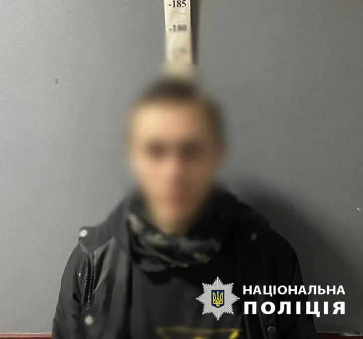 У Києві затримали 19-річного молодика, який на замовлення спецслужб рф намагався підпалити відділення банку