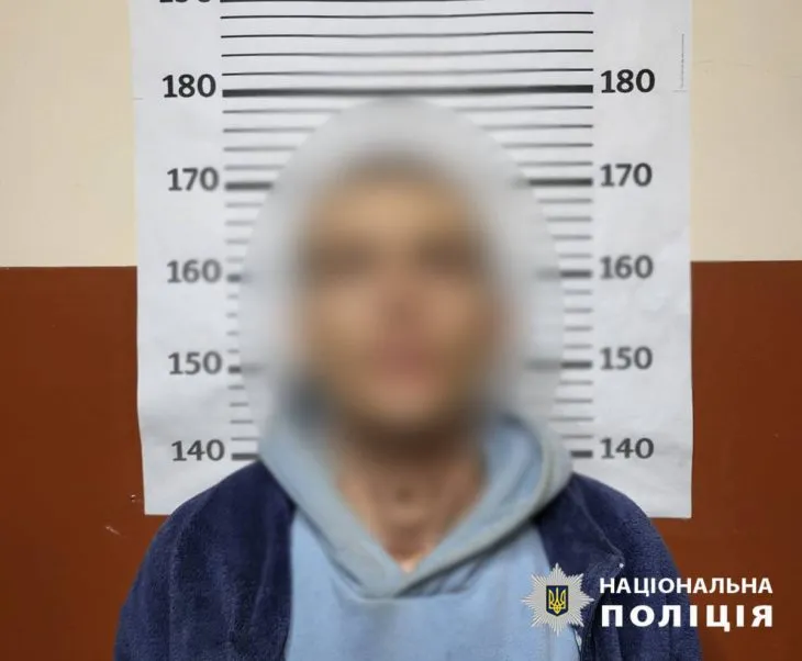Столичні оперативники затримали чоловіка за крадіжку кабелю зв’язку з будинку