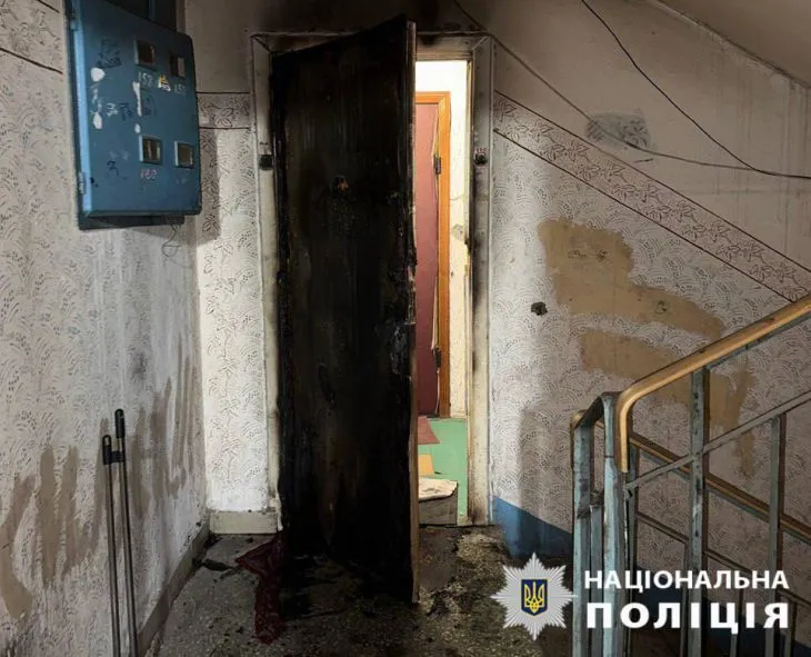 Через неприязні відносини із знайомим підпалив тамбурні двері до квартири: у Києві затримали палія