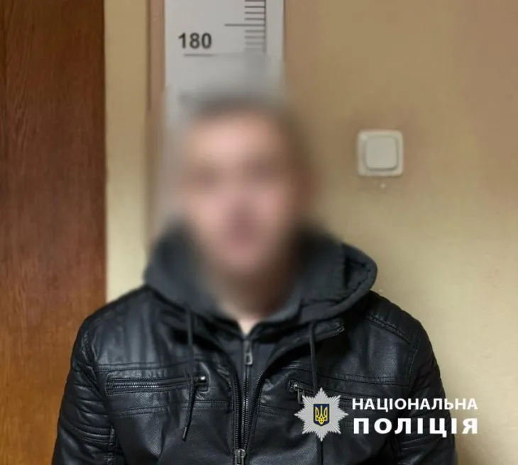 Слідчі поліції столиці повідомили про підозру чоловіку, який обікрав нову знайому на побаченні