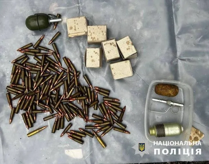 Поліцейські столиці затримали збувача зброї та боєприпасів
