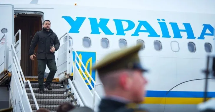 Зеленський повертається в Україну через атаку росії, що призвела до жертв