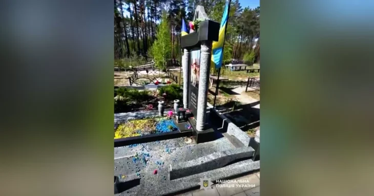 На Київщині жінка пошкодила могилу військового у стані алкогольного сп’яніння