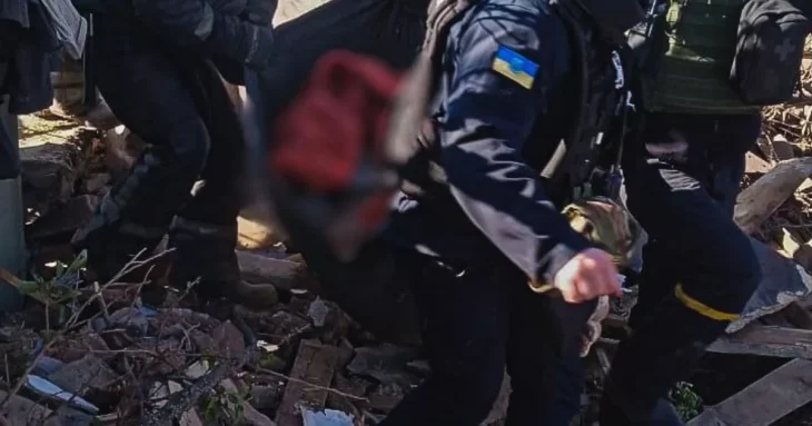 Рятувальники знайшли загиблого під завалами після авіаудару по Куп’янську
