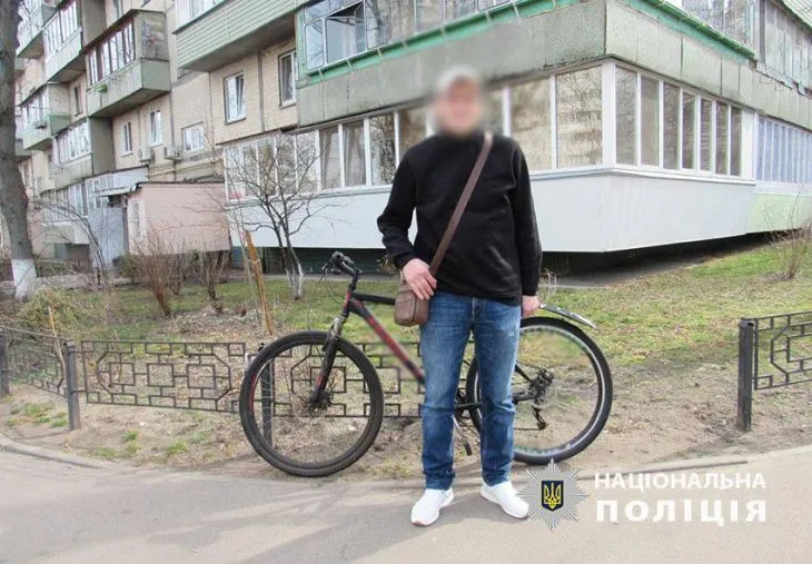 Правоохоронці затримали чоловіка, який викрав велосипед у працівника служби доставки