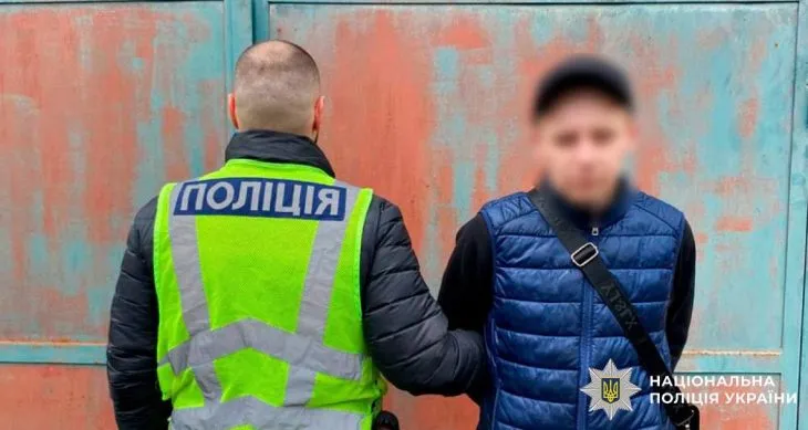 На столичних Бортничах правоохоронці викрили двох спільників за збут наркотиків