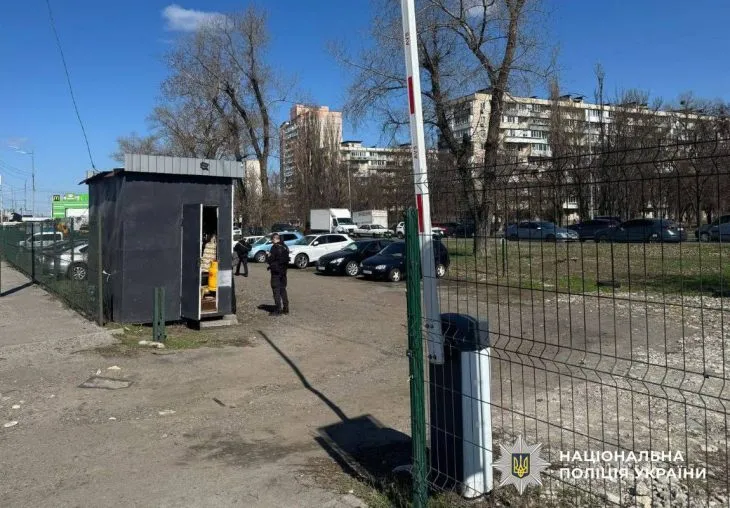 У Києві затримали 18-річного, який поцупив мотоцикл з парковки