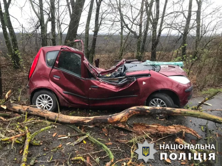 На Київщині сталося смертельне ДТП: загинула водійка легковика