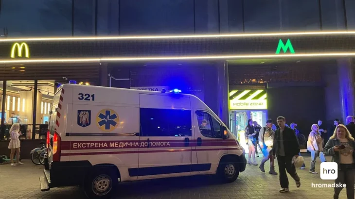 У Київському метро пасажир потрапив під потяг на станції “Хрещатик”