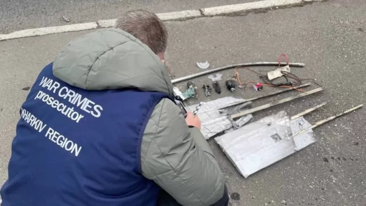 Російський безпілотник поцілив у багатоповерхівку в Харкові: двоє постраждалих
