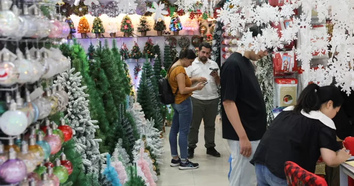 Трамп підвищив імпортні тарифи: Китайські виробники різдвяних прикрас у кризі