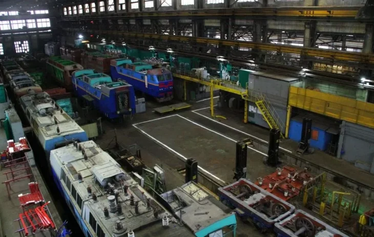 Російські війська атакували локомотиворемонтний завод у Запоріжжі