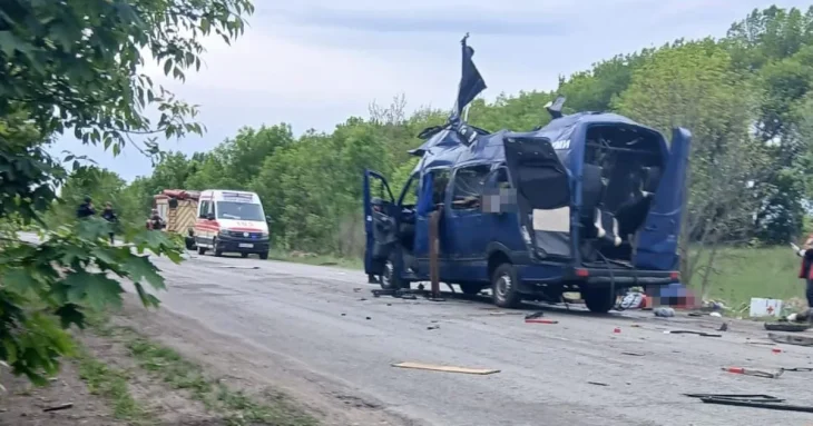 Зеленський повідомив про загибель родини внаслідок удару по маршрутці в Сумщині