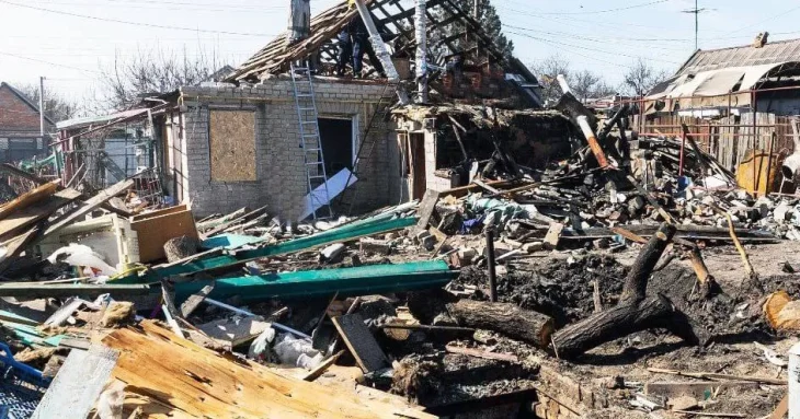 Росія атакувала житловий будинок на Донеччині: рятувальні роботи тривають