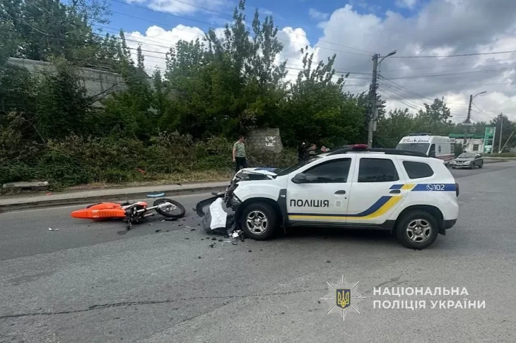 У Дніпрі поліцейські автомобіль збив неповнолітнього мотоцикліста