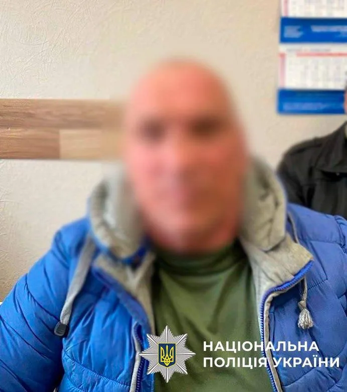 Дільничні офіцери поліції затримали чоловіка, який завдав смертельних поранень рідній сестрі