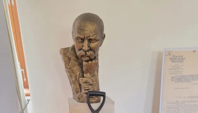 В столиці Чехії до сторіччя українського музею відкрили виставку в Сенаті