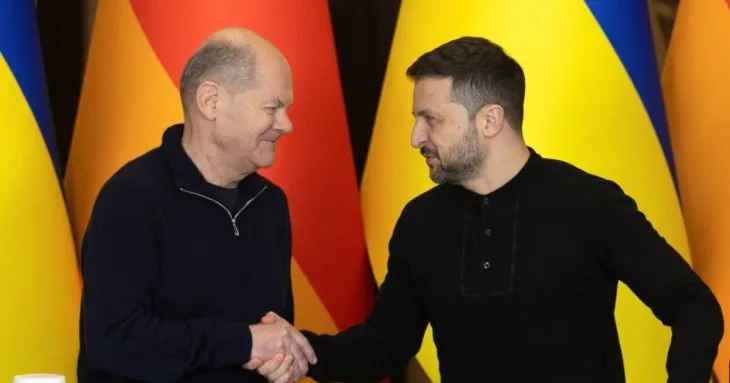 Зеленський обговорив підтримку України з Шольцом перед його відставкою