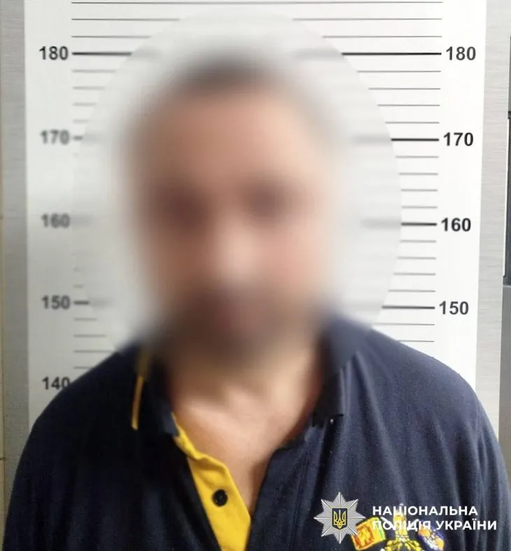 У Києві оперативники затримали чоловіка, який під час конфлікту вдарив знайомого ножем