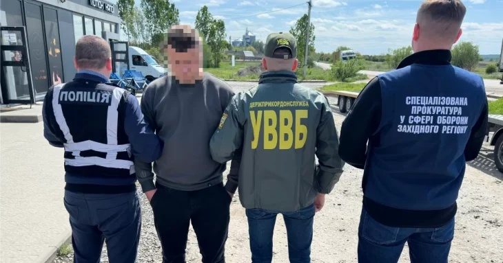 Чоловіка затримали на Львівщині за підкуп прикордонника шістьма тисячами доларів