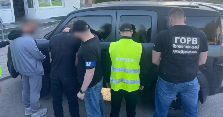 В Україні викрито схему незаконного виїзду ухилянтів за кордон