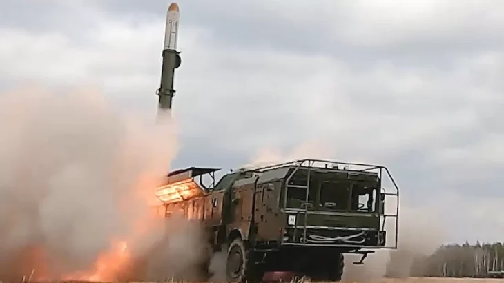 Російська армія атакувала Україну ракетами та безпілотниками