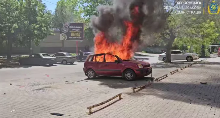 Атака росіян на парковку в Херсоні: є постраждалі