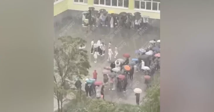 Київ потерпає від дощів та гроз: епічні відео з затопленням столиці
