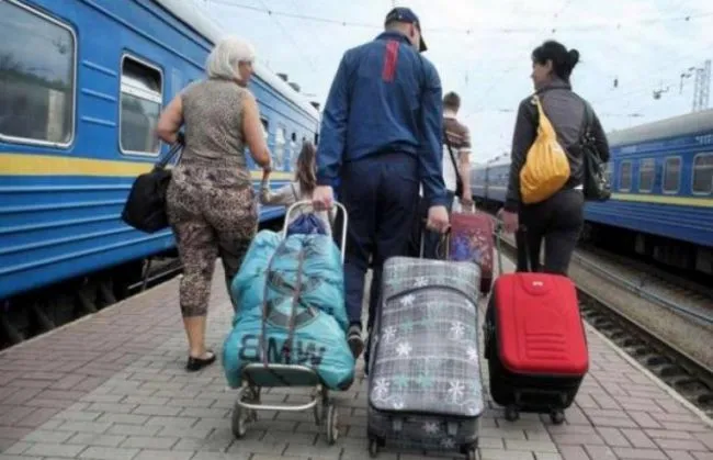 Мінфін з 1 липня 2025 року перевірятиме перебування ВПО за кордоном понад 90 днів