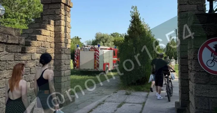 У Харкові тривають пошуки чоловіка, який зник під водою після стрибка з човна