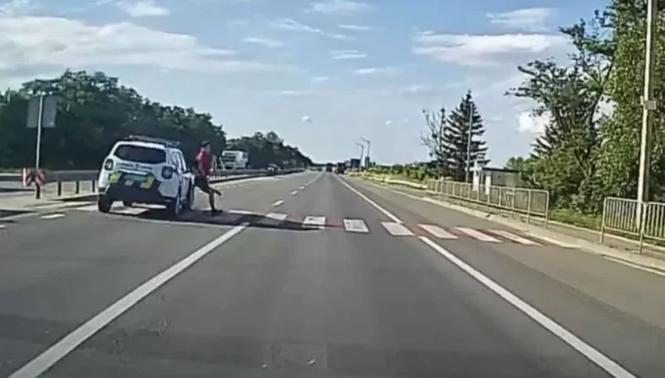 У Львівській області поліцейський автомобіль збив підлітка на пішохідному переході