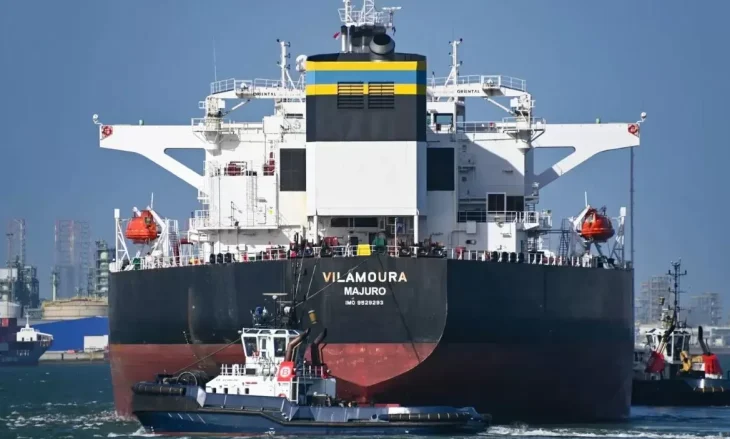 Танкер Vilamoura з мільйоном барелів нафти вибухнув біля Лівії після заходу до портів рф