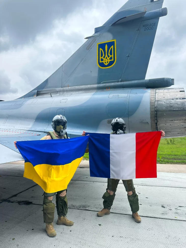 Французькі винищувачі Mirage 2000 проклали тризуб над Чорним морем