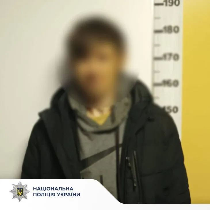 Дільничні офіцери поліції затримали киянина, який пограбував чоловіка на Святошино