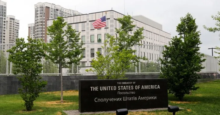 Посольство США попередило про ризик масштабних повітряних атак в Україні