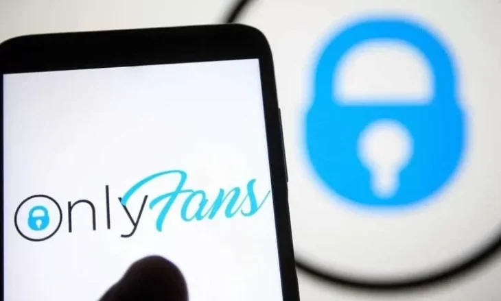 Модель OnlyFans закликала Зеленського декриміналізувати виробництво порнографії