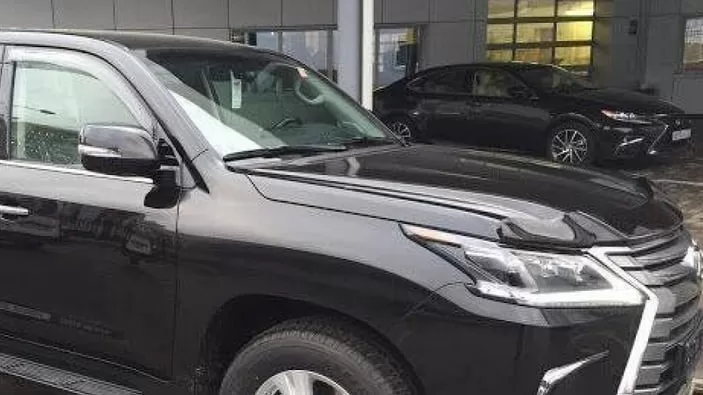 Суд конфіскував Lexus і частину квартири у родини харківського правоохоронця через недекларовані статки