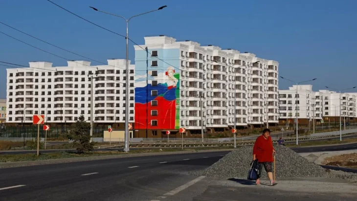 росія заміщує українське населення на окупованих територіях власними громадянами та мігрантами