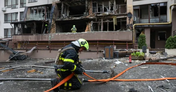 Внаслідок нічної російської атаки в Україні загинули двоє людей, 15 поранено
